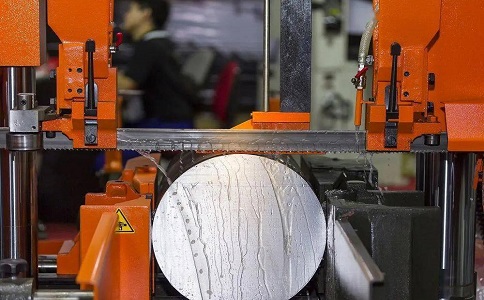 东坡立式金属带锯床切削出现跑带故障解决方法！